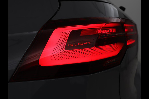 Volkswagen Golf 1.4 eHybrid Style | Head-Up | Stoelverwarming | Trekhaak | Sfeerverlichting | Massage | Camera | Keyless | Matrix LED | Carplay | Adaptive cruise | Memory | Climate control | PHEV | Plug In