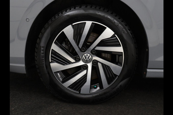 Volkswagen Golf 1.4 eHybrid Style | Head-Up | Stoelverwarming | Trekhaak | Sfeerverlichting | Massage | Camera | Keyless | Matrix LED | Carplay | Adaptive cruise | Memory | Climate control | PHEV | Plug In