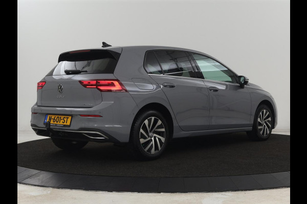 Volkswagen Golf 1.4 eHybrid Style | Head-Up | Stoelverwarming | Trekhaak | Sfeerverlichting | Massage | Camera | Keyless | Matrix LED | Carplay | Adaptive cruise | Memory | Climate control | PHEV | Plug In