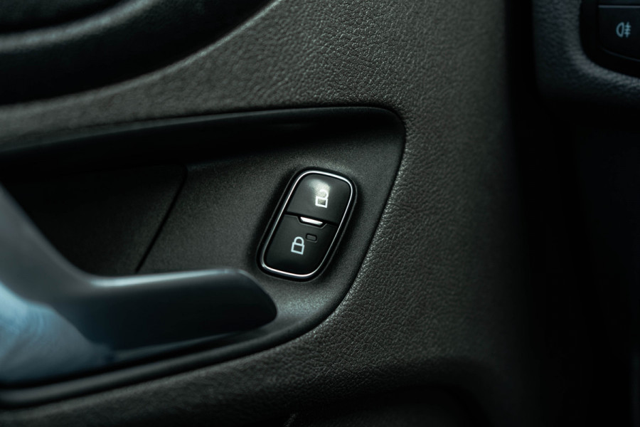 Ford Transit Custom 2.0 TDCI L1H1 | 1e EIG. | 130pk | Automaat | LED | Camera | Stoelverw. | Cruise | Airco