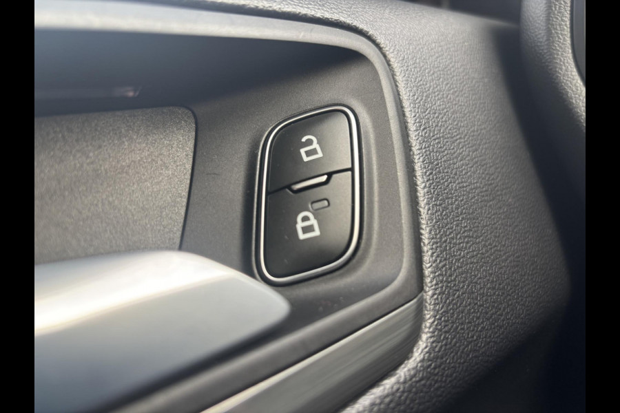 Ford Focus 1.0 EcoBoost Titanium Business 125pk | Adaptieve Cruise Control | LED verlichting | Camera | B&O Sound | Winterpakket | Navigatie | Climate Control