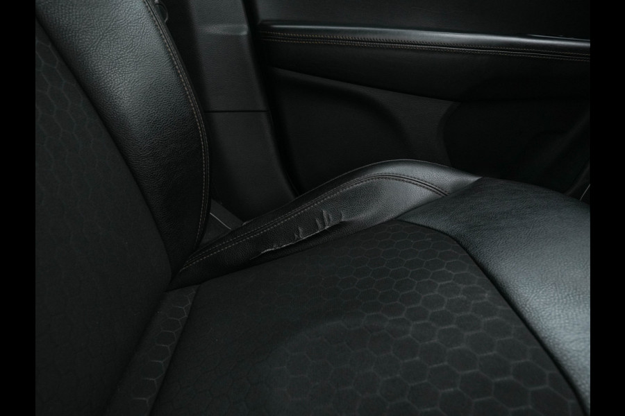 Jeep Compass 1.3T Limited (INCL-BTW) *LEATHER-MICROFIBRE | FULL-LED | NAVI-FULLMAP | KEYLESS | COMFORTSEATS | CAMERA | PRIVACYGLASS | DAB | ECC | PDC | CRUISE | TOWBAR | LANE-ASSIST | CAPRLAY | 18''ALU*