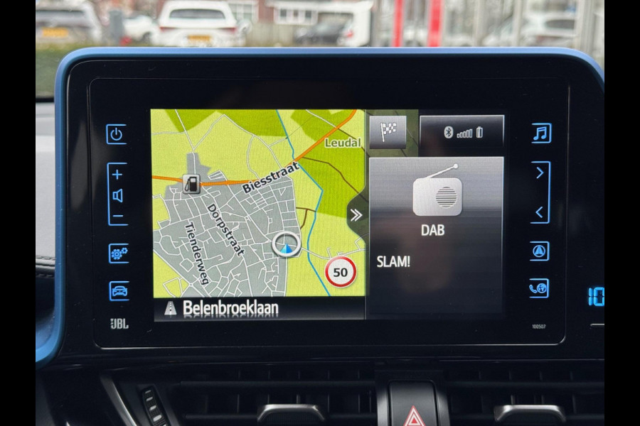 Toyota C-HR 1.8 Hybrid Bi-Tone Plus | JBL, Led Pakket, Half leer/Alcantara, Dodehoekherkenning, parkeersensoren, Stuurverwarming