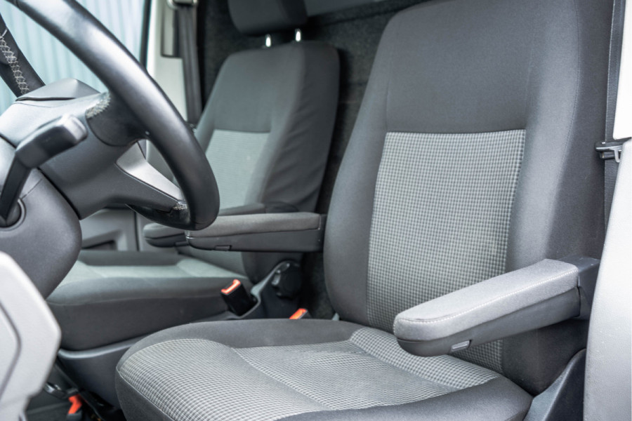 Volkswagen Transporter T6.1 2.0 TDI L2H1 | 150 PK | Turbo defect | Carplay | Cruise | Navi | Trekhaak | Airco