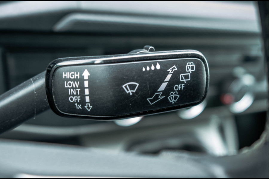 Volkswagen Transporter T6.1 2.0 TDI L2H1 | 150 PK | Turbo defect | Carplay | Cruise | Navi | Trekhaak | Airco