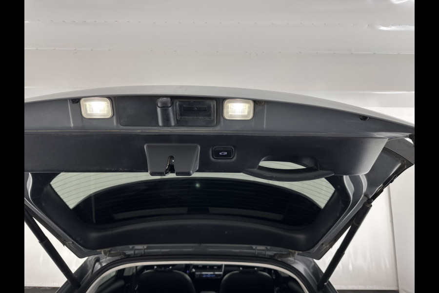 Hyundai IONIQ 5 Connect 73kWh [ 3-Fase-11kW ] {SOH-100%} (INCL-BTW) Aut *LEATHER-FABRIC | FULL-LED | DIGI-COCKPIT | AMBIENTLIGHT | DAB | SHIFTPADDLES | HEAD-UP | NAVI-FULLMAP | KEYLESS | CAMERA | HEATED-COMFORTSEATS | TOWBAR | PRIVACYGLASS  | 19"AL