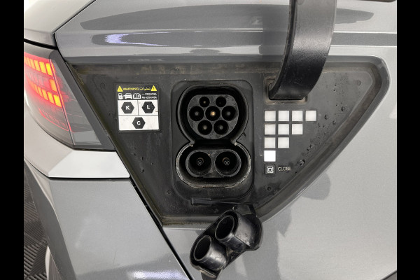 Hyundai IONIQ 5 Connect 73kWh [ 3-Fase-11kW ] {SOH-100%} (INCL-BTW) Aut *LEATHER-FABRIC | FULL-LED | DIGI-COCKPIT | AMBIENTLIGHT | DAB | SHIFTPADDLES | HEAD-UP | NAVI-FULLMAP | KEYLESS | CAMERA | HEATED-COMFORTSEATS | TOWBAR | PRIVACYGLASS  | 19"AL
