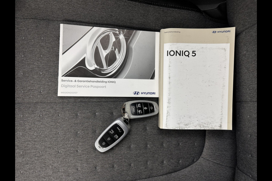 Hyundai IONIQ 5 Connect 73kWh [ 3-Fase-11kW ] {SOH-100%} (INCL-BTW) Aut *LEATHER-FABRIC | FULL-LED | DIGI-COCKPIT | AMBIENTLIGHT | DAB | SHIFTPADDLES | HEAD-UP | NAVI-FULLMAP | KEYLESS | CAMERA | HEATED-COMFORTSEATS | TOWBAR | PRIVACYGLASS  | 19"AL