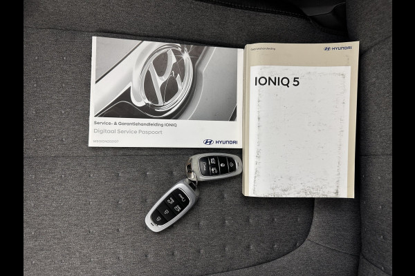 Hyundai IONIQ 5 Connect 73kWh [ 3-Fase-11kW ] {SOH-100%} (INCL-BTW) Aut *LEATHER-FABRIC | FULL-LED | DIGI-COCKPIT | AMBIENTLIGHT | DAB | SHIFTPADDLES | HEAD-UP | NAVI-FULLMAP | KEYLESS | CAMERA | HEATED-COMFORTSEATS | TOWBAR | PRIVACYGLASS  | 19"AL