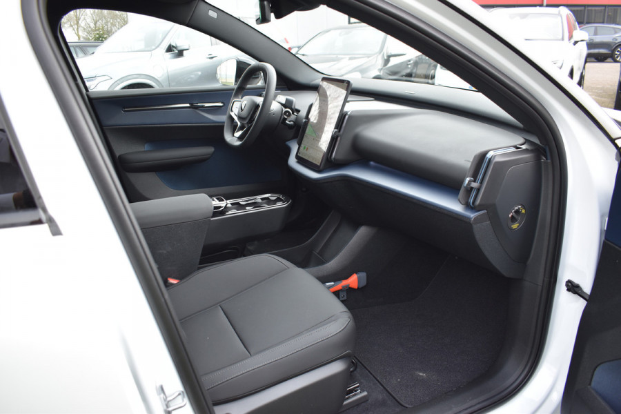 Volvo EX30 Extended Range Plus 69 kWh | ACC | Blis | H&K | Camera | 19"LMV | Elektr. klep