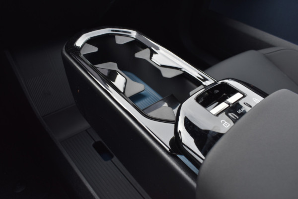 Volvo EX30 Extended Range Plus 69 kWh | ACC | Blis | H&K | Camera | 19"LMV | Elektr. klep