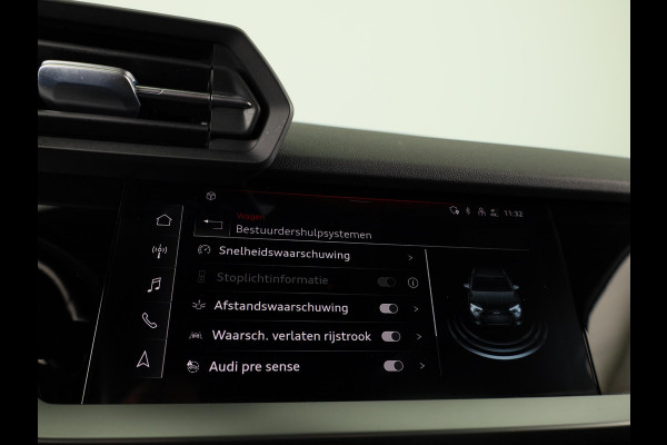 Audi A3 Sportback 30 TFSI Pro Line 110PK | Navigatie via app | Parkeersensoren | 18 inch Lichtmetalen velgen | Cruise controle