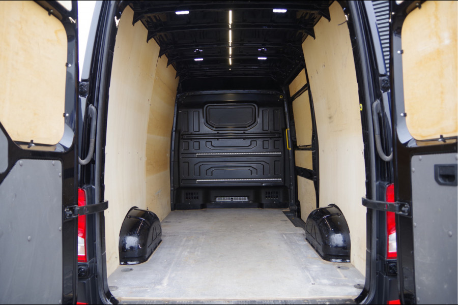 Volkswagen Crafter 35 2.0 TDI L3H3 177PK AUT. TREKHAAK, CAMERA, NAVI, CRUISE, CARPLAY, AIRCO, PARKEERSENSOREN