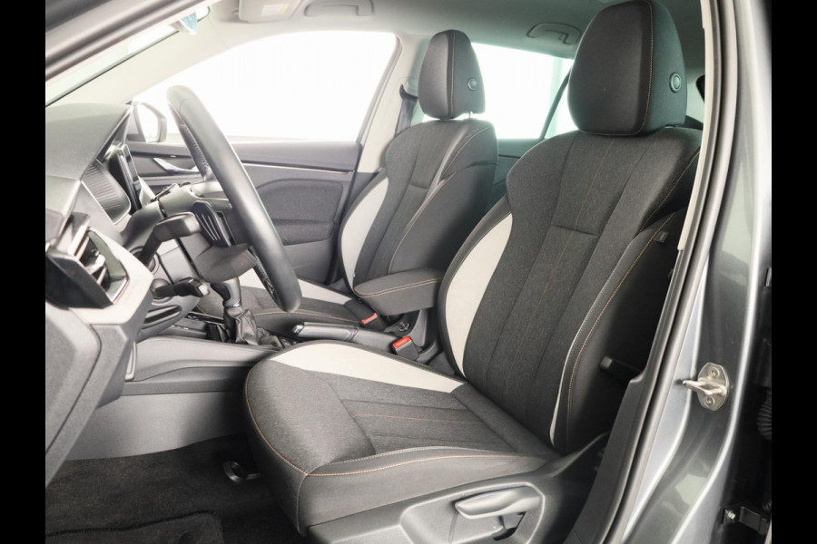 Škoda Kamiq 1.0 TSI Business Edition 115pk Automaat | Verlende garantie | Parkeercamera | Navigatie | Verwarmbare voorstoelen