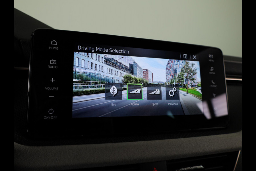 Škoda Kamiq 1.0 TSI Business Edition 115pk Automaat | Verlende garantie | Parkeercamera | Navigatie | Verwarmbare voorstoelen