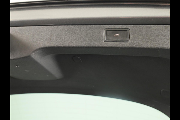 Škoda Kamiq 1.0 TSI Business Edition 115pk Automaat | Verlende garantie | Parkeercamera | Navigatie | Verwarmbare voorstoelen