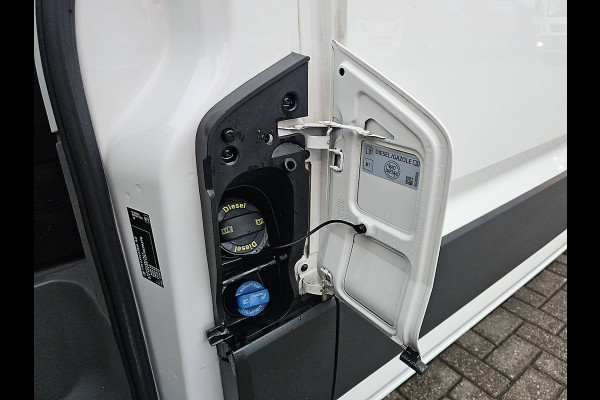 Volkswagen Crafter 35 2.0 TDI L4H3 Automaat Navi Camera Airco Cruise Control PDC Trekhaak Euro6 177 PK!
