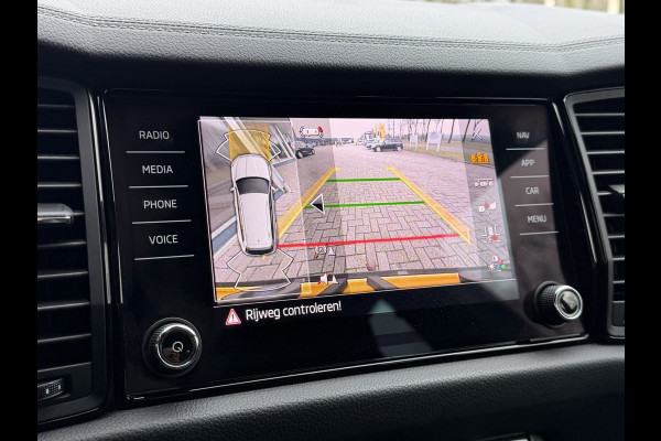 Škoda Kodiaq 1.5 TSI Sportline Business / Keyless / Afn. Trekhaak (1.800 KG) / Parkeersensoren / Carplay / 19'' LM / Camera /