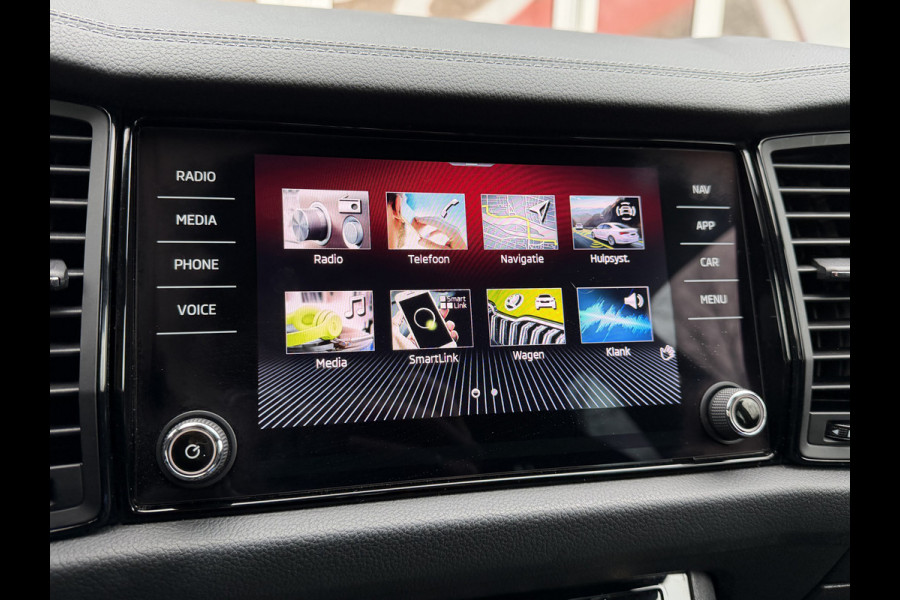 Škoda Kodiaq 1.5 TSI Sportline Business / Keyless / Afn. Trekhaak (1.800 KG) / Parkeersensoren / Carplay / 19'' LM / Camera /