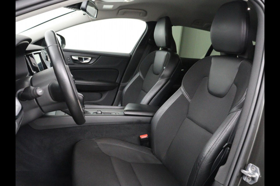 Volvo V60 2.0 D3 Momentum Pro | Trekhaak | Half leder | Carplay | Navigatie | Full LED | Cruise control | Parkeerhulp | Bluetooth