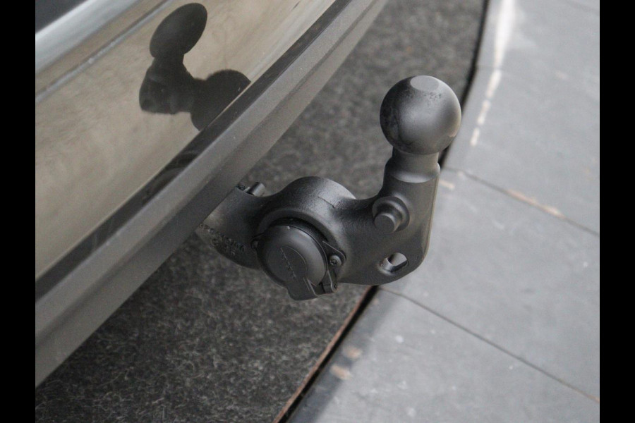 Volvo V60 2.0 D3 Momentum Pro | Trekhaak | Half leder | Carplay | Navigatie | Full LED | Cruise control | Parkeerhulp | Bluetooth