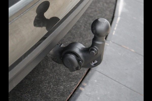 Volvo V60 2.0 D3 Momentum Pro | Trekhaak | Half leder | Carplay | Navigatie | Full LED | Cruise control | Parkeerhulp | Bluetooth