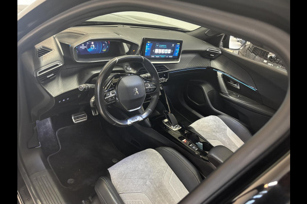 Peugeot e-2008 EV GT 50 kWh | ELEKTRISCH SCHUIFDAK | Alcantara | Stoelverwarming | Navigatie | Adaptive cruise control
