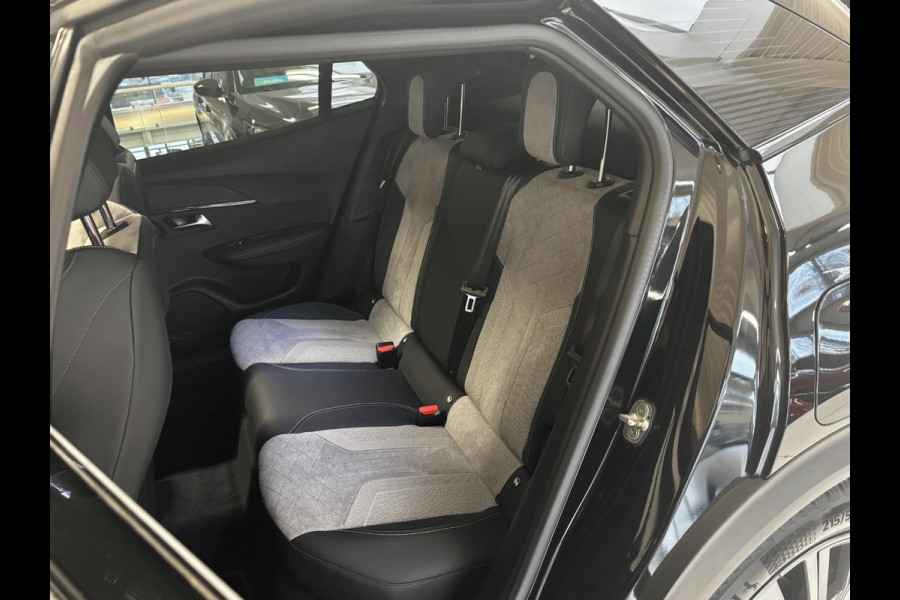 Peugeot e-2008 EV GT 50 kWh | ELEKTRISCH SCHUIFDAK | Alcantara | Stoelverwarming | Navigatie | Adaptive cruise control