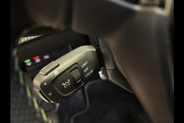 Peugeot e-2008 EV GT 50 kWh | ELEKTRISCH SCHUIFDAK | Alcantara | Stoelverwarming | Navigatie | Adaptive cruise control