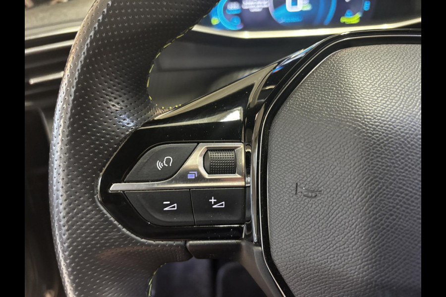 Peugeot e-2008 EV GT 50 kWh | ELEKTRISCH SCHUIFDAK | Alcantara | Stoelverwarming | Navigatie | Adaptive cruise control