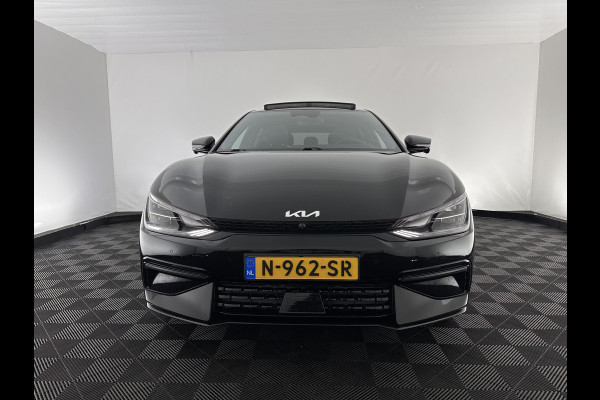 Kia Ev6 GT-Line 77.4 kWh (3-Fase-11kW) {SOH-96%} (INCL-BTW) Aut. *HEATPUMP | PANO | HEAD-UP | LEATHER-ALCANTARA | ADAPTIVE-CRUISE | DIGI-COCKPIT | MERIDIAN-AUDIO | MEMORYPACK | FULL-LED | KEYLESS | TOPVIEW | DAB | BLINDSPOT | NAVI-FULLMAP |