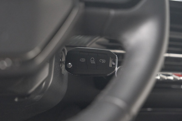 Peugeot 2008 PureTech 130 Active | Camera | Apple Carplay | Parkeersensoren