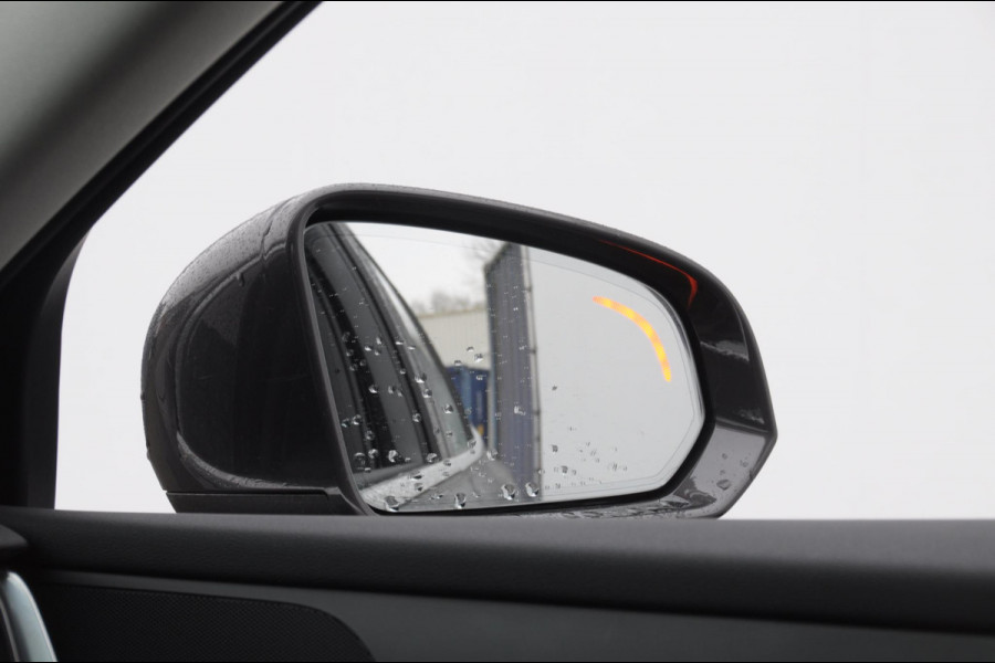 Volvo V60 B4 211PK Automaat Plus Bright / Adaptieve cruise control / BLIS / Elektrische stoelen / stuur - stoelverwarming / elektrische achterklep