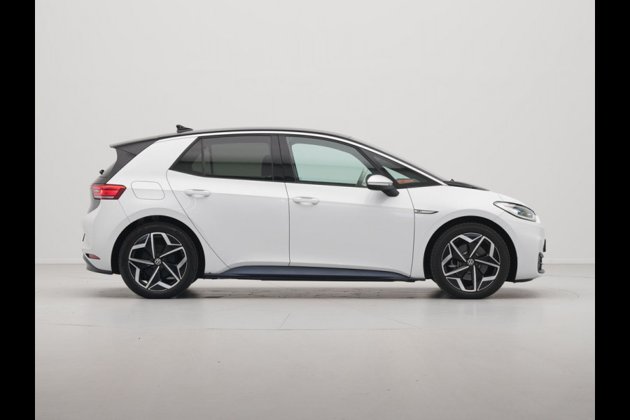 Volkswagen ID.3 First Plus 58 kWh 204pk Trekhaak Navigatie Camera Stoel/Stuurverwarming Acc