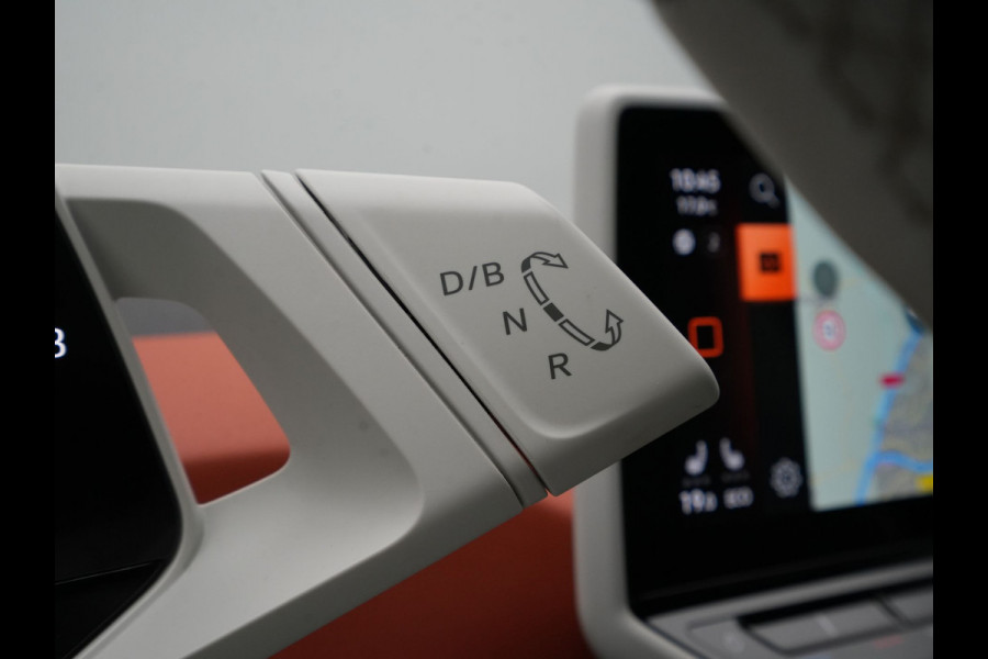 Volkswagen ID.3 First Plus 58 kWh 204pk Trekhaak Navigatie Camera Stoel/Stuurverwarming Acc