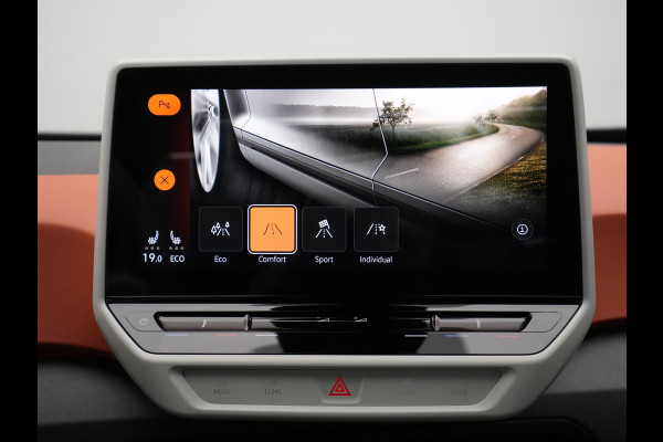 Volkswagen ID.3 First Plus 58 kWh 204pk Trekhaak Navigatie Camera Stoel/Stuurverwarming Acc