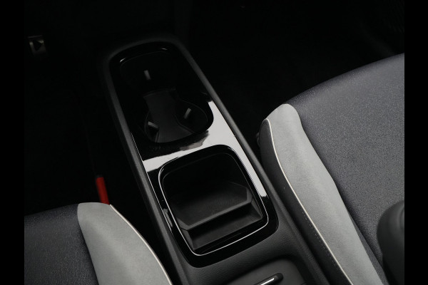 Volkswagen ID.3 First Plus 58 kWh 204pk Trekhaak Navigatie Camera Stoel/Stuurverwarming Acc