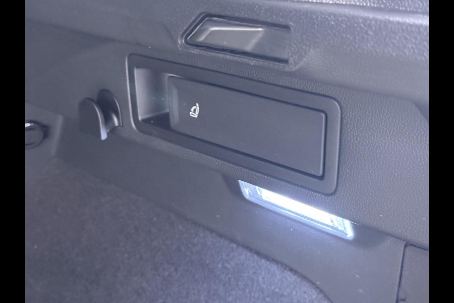 Volkswagen Tiguan 1.4 TSI eHybrid PHEV VAN €33.900,- NU VOOR SLECHTS €30.877,- Uw LENTEVOORDEEL €3.023,- |SUPER COMPLEET| SCHUIF/ KANTELDAK| DODE HOEK| ELEK. ACHTERKLEP| DIG. DASH | CAMERA| RIJKLAAR GELEVERD INCL. 12 MND BOVAG GARANTIE