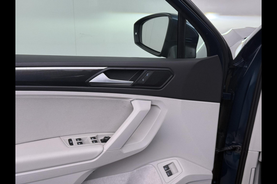 Volkswagen Tiguan 1.4 TSI eHybrid PHEV VAN €33.900,- NU VOOR SLECHTS €30.877,- Uw LENTEVOORDEEL €3.023,- |SUPER COMPLEET| SCHUIF/ KANTELDAK| DODE HOEK| ELEK. ACHTERKLEP| DIG. DASH | CAMERA| RIJKLAAR GELEVERD INCL. 12 MND BOVAG GARANTIE