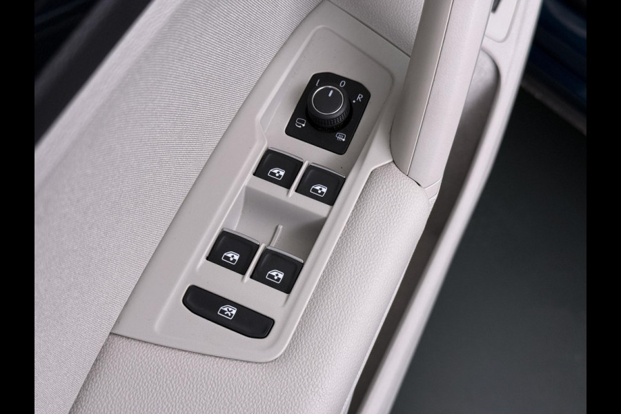 Volkswagen Tiguan 1.4 TSI eHybrid PHEV VAN €33.900,- NU VOOR SLECHTS €30.877,- Uw LENTEVOORDEEL €3.023,- |SUPER COMPLEET| SCHUIF/ KANTELDAK| DODE HOEK| ELEK. ACHTERKLEP| DIG. DASH | CAMERA| RIJKLAAR GELEVERD INCL. 12 MND BOVAG GARANTIE