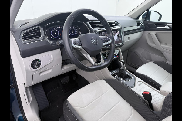 Volkswagen Tiguan 1.4 TSI eHybrid PHEV VAN €33.900,- NU VOOR SLECHTS €30.877,- Uw LENTEVOORDEEL €3.023,- |SUPER COMPLEET| SCHUIF/ KANTELDAK| DODE HOEK| ELEK. ACHTERKLEP| DIG. DASH | CAMERA| RIJKLAAR GELEVERD INCL. 12 MND BOVAG GARANTIE