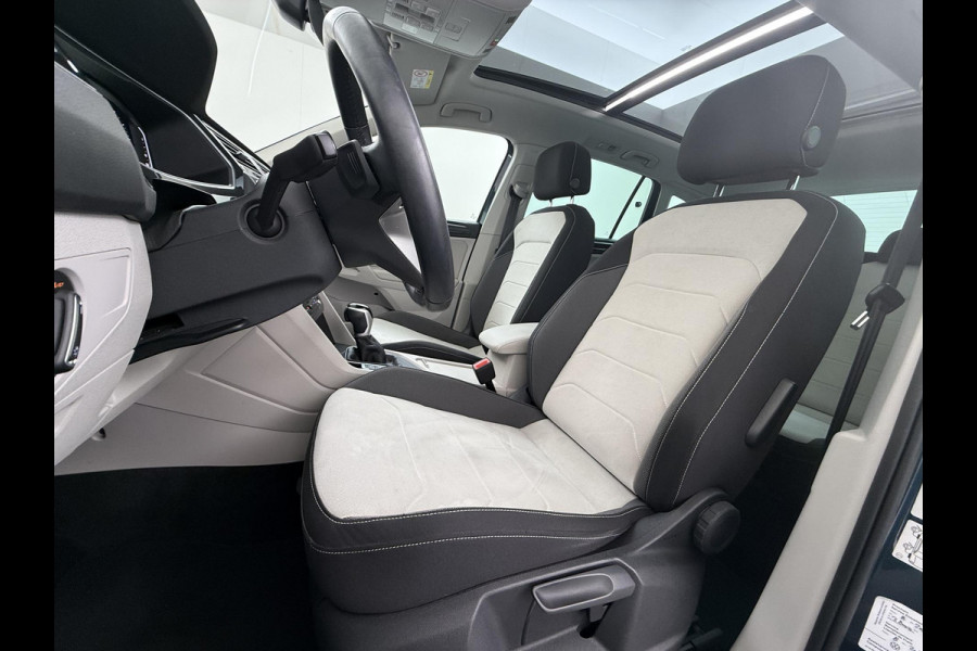 Volkswagen Tiguan 1.4 TSI eHybrid PHEV VAN €33.900,- NU VOOR SLECHTS €30.877,- Uw LENTEVOORDEEL €3.023,- |SUPER COMPLEET| SCHUIF/ KANTELDAK| DODE HOEK| ELEK. ACHTERKLEP| DIG. DASH | CAMERA| RIJKLAAR GELEVERD INCL. 12 MND BOVAG GARANTIE