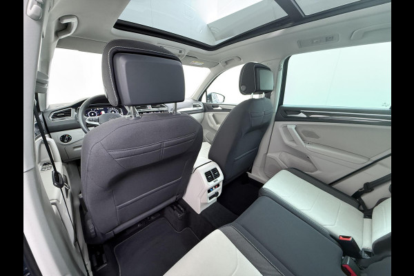 Volkswagen Tiguan 1.4 TSI eHybrid PHEV VAN €33.900,- NU VOOR SLECHTS €30.877,- Uw LENTEVOORDEEL €3.023,- |SUPER COMPLEET| SCHUIF/ KANTELDAK| DODE HOEK| ELEK. ACHTERKLEP| DIG. DASH | CAMERA| RIJKLAAR GELEVERD INCL. 12 MND BOVAG GARANTIE