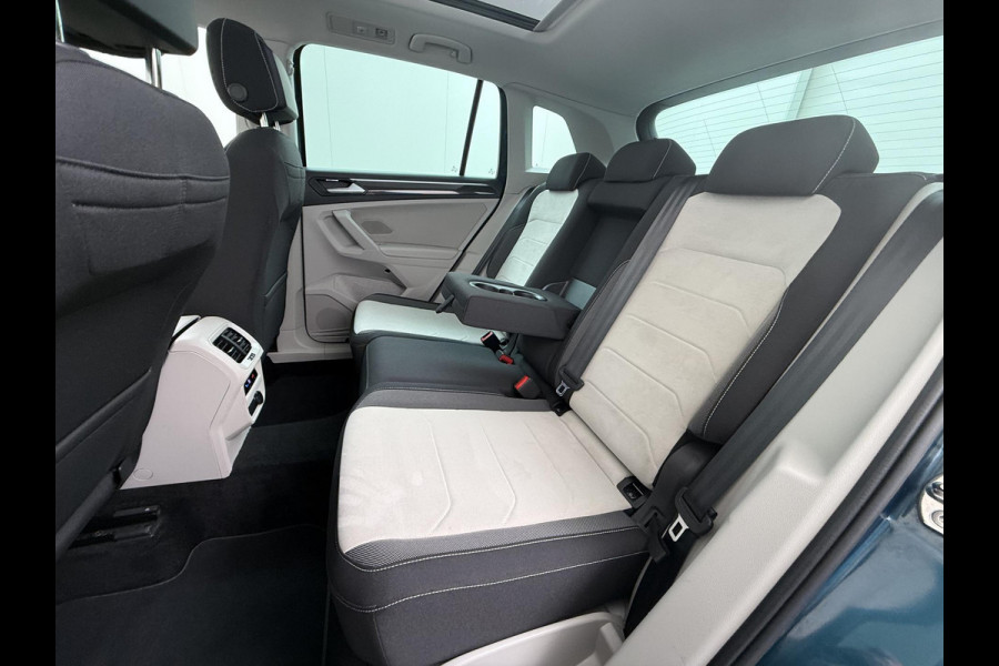 Volkswagen Tiguan 1.4 TSI eHybrid PHEV VAN €33.900,- NU VOOR SLECHTS €30.877,- Uw LENTEVOORDEEL €3.023,- |SUPER COMPLEET| SCHUIF/ KANTELDAK| DODE HOEK| ELEK. ACHTERKLEP| DIG. DASH | CAMERA| RIJKLAAR GELEVERD INCL. 12 MND BOVAG GARANTIE