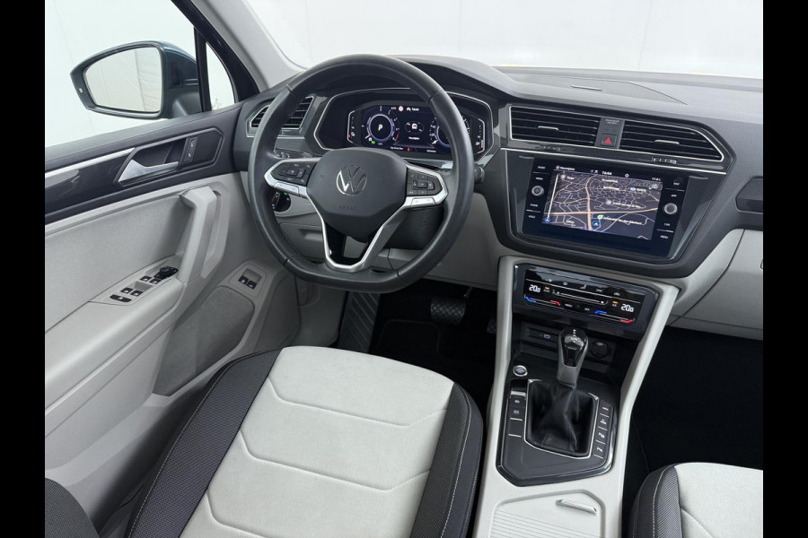 Volkswagen Tiguan 1.4 TSI eHybrid PHEV VAN €33.900,- NU VOOR SLECHTS €30.877,- Uw LENTEVOORDEEL €3.023,- |SUPER COMPLEET| SCHUIF/ KANTELDAK| DODE HOEK| ELEK. ACHTERKLEP| DIG. DASH | CAMERA| RIJKLAAR GELEVERD INCL. 12 MND BOVAG GARANTIE