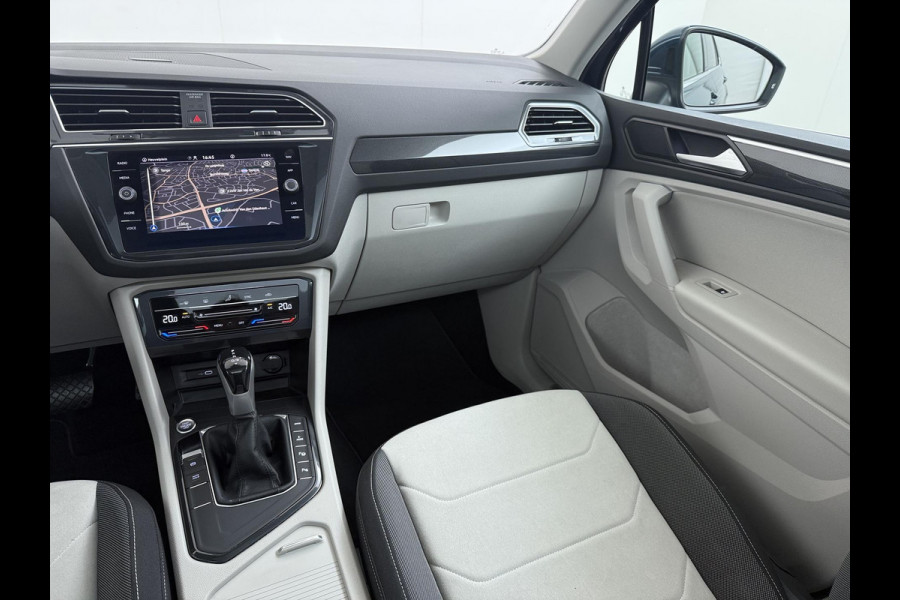 Volkswagen Tiguan 1.4 TSI eHybrid PHEV VAN €33.900,- NU VOOR SLECHTS €30.877,- Uw LENTEVOORDEEL €3.023,- |SUPER COMPLEET| SCHUIF/ KANTELDAK| DODE HOEK| ELEK. ACHTERKLEP| DIG. DASH | CAMERA| RIJKLAAR GELEVERD INCL. 12 MND BOVAG GARANTIE
