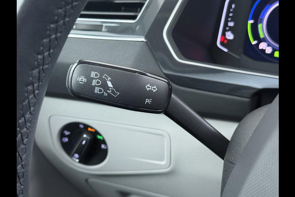 Volkswagen Tiguan 1.4 TSI eHybrid PHEV VAN €33.900,- NU VOOR SLECHTS €30.877,- Uw LENTEVOORDEEL €3.023,- |SUPER COMPLEET| SCHUIF/ KANTELDAK| DODE HOEK| ELEK. ACHTERKLEP| DIG. DASH | CAMERA| RIJKLAAR GELEVERD INCL. 12 MND BOVAG GARANTIE