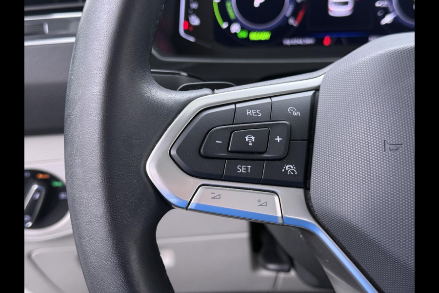 Volkswagen Tiguan 1.4 TSI eHybrid PHEV VAN €33.900,- NU VOOR SLECHTS €30.877,- Uw LENTEVOORDEEL €3.023,- |SUPER COMPLEET| SCHUIF/ KANTELDAK| DODE HOEK| ELEK. ACHTERKLEP| DIG. DASH | CAMERA| RIJKLAAR GELEVERD INCL. 12 MND BOVAG GARANTIE