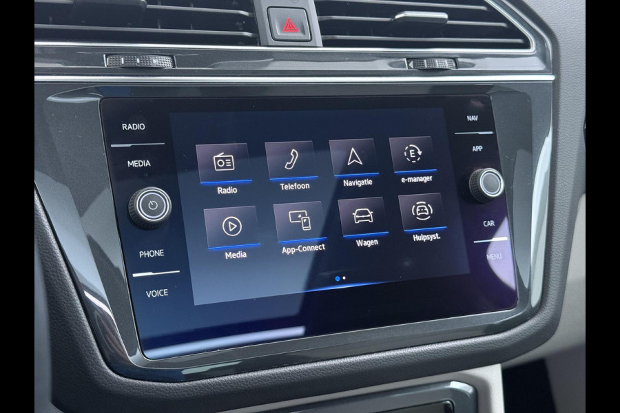 Volkswagen Tiguan 1.4 TSI eHybrid PHEV VAN €33.900,- NU VOOR SLECHTS €30.877,- Uw LENTEVOORDEEL €3.023,- |SUPER COMPLEET| SCHUIF/ KANTELDAK| DODE HOEK| ELEK. ACHTERKLEP| DIG. DASH | CAMERA| RIJKLAAR GELEVERD INCL. 12 MND BOVAG GARANTIE