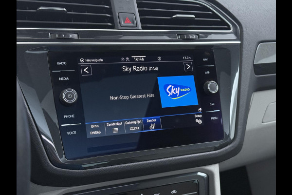 Volkswagen Tiguan 1.4 TSI eHybrid PHEV VAN €33.900,- NU VOOR SLECHTS €30.877,- Uw LENTEVOORDEEL €3.023,- |SUPER COMPLEET| SCHUIF/ KANTELDAK| DODE HOEK| ELEK. ACHTERKLEP| DIG. DASH | CAMERA| RIJKLAAR GELEVERD INCL. 12 MND BOVAG GARANTIE